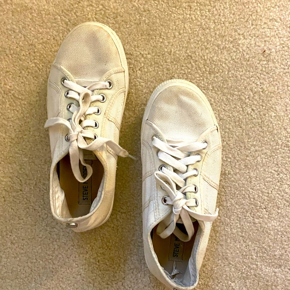 Steve Madden Emmi white sneakers!!